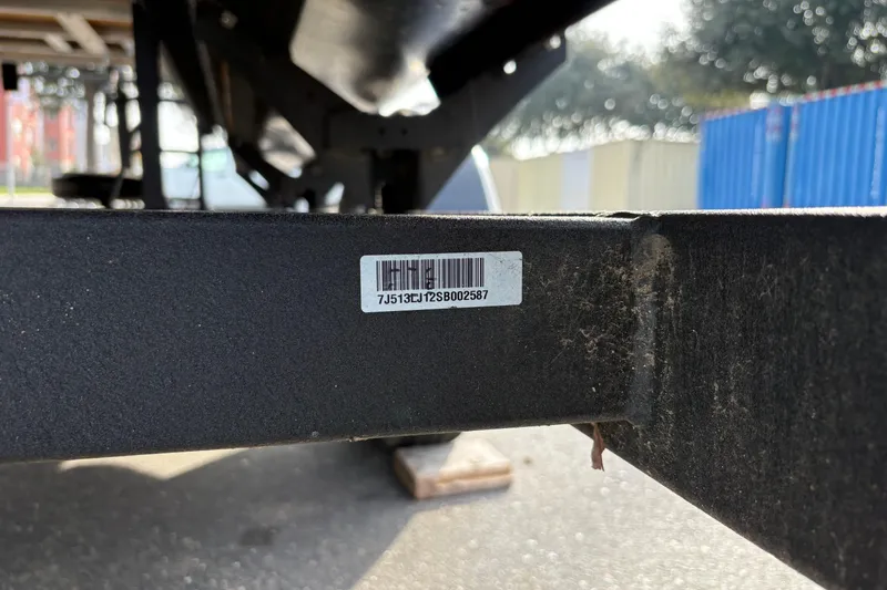Slide: The Image of Barcode on Sun Tracker Party Barge 16 DLX 2026 trailer frame. - 89