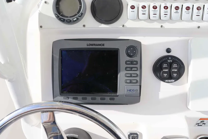 Slide: The Image of Everglades 243 Center Console 2011 - 11