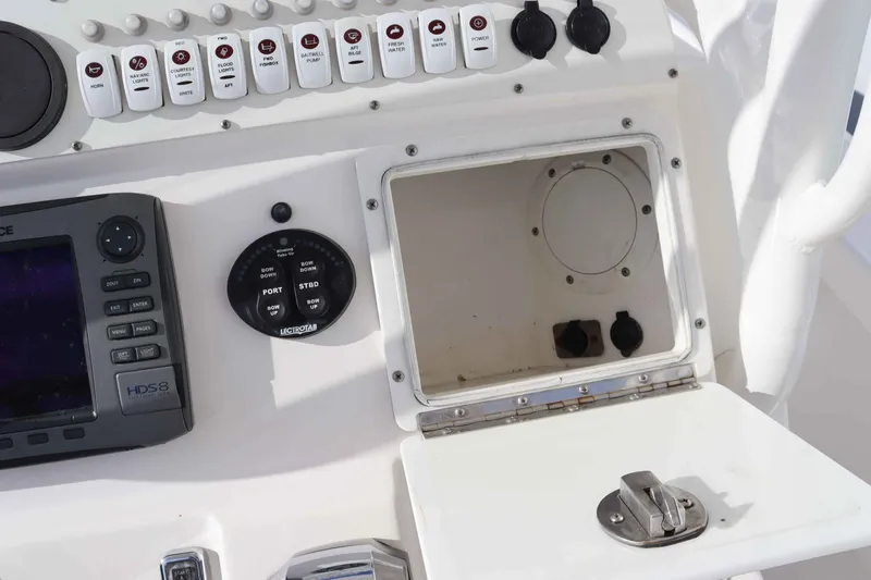 Slide: The Image of Everglades 243 Center Console 2011 - 12