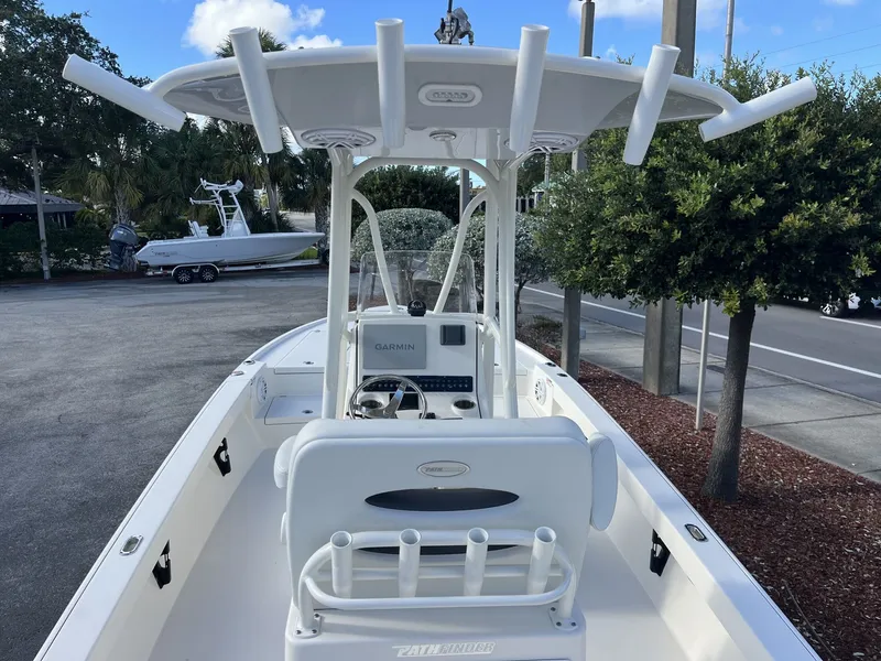 Slide: The Image of Maverick 2500 Hybrid 2024 - 6