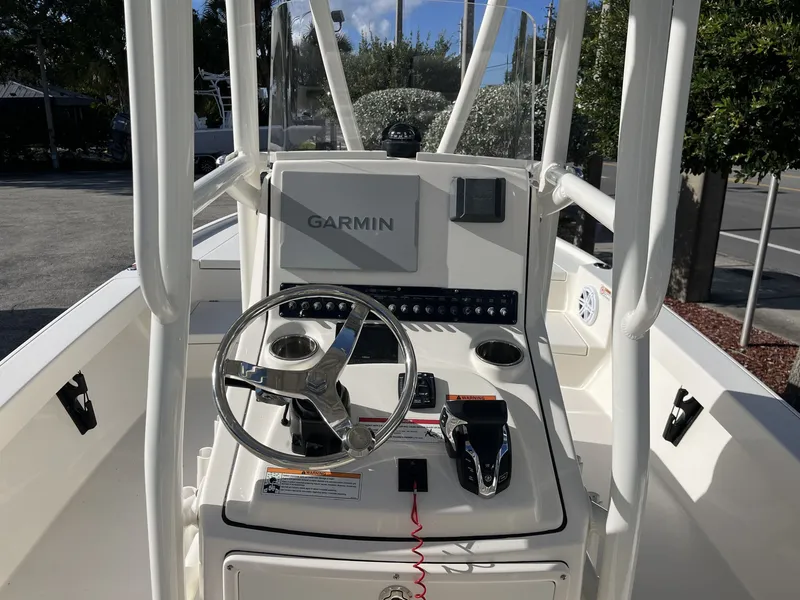 Slide: The Image of Maverick 2500 Hybrid 2024 - 9