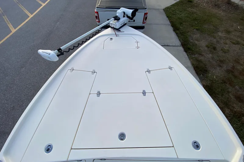 Slide: The Image of Top view of a 2020 Pathfinder 2500 Hybrid boat with a trolling motor. - 19
