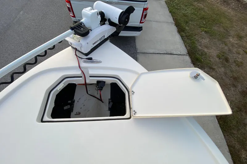 Slide: The Image of 2020 Pathfinder 2500 Hybrid boat with open hatch and Minn Kota trolling motor. - 21