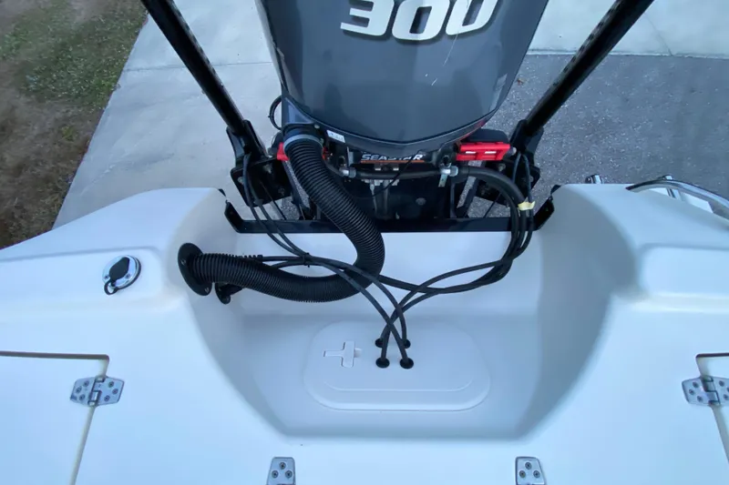 Slide: The Image of Pathfinder 2500 Hybrid 2020 boat engine with cables and fittings, top view. - 80