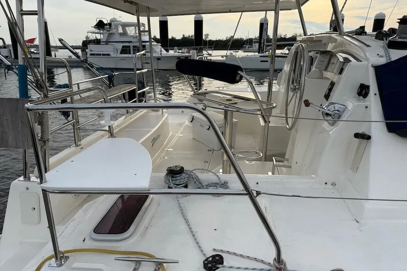 Slide: The Image of 2006 Island Spirit 401 yacht cockpit with steering wheel, moored at marina. - 3