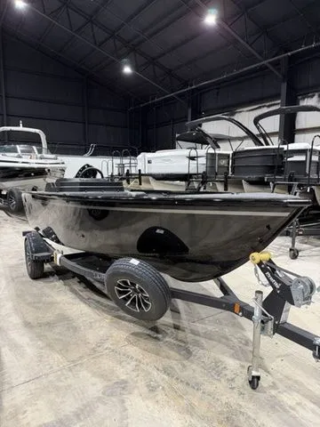 Slide: The Image of Lund 1650 Rebel XL SS 2026 - 4