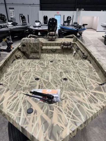 Slide: The Image of Lund 1870 Predator SS 2026 - 5