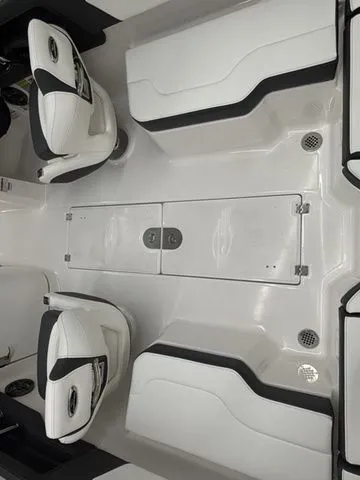 Slide: The Image of Chaparral 250 OSX 2026 - 19