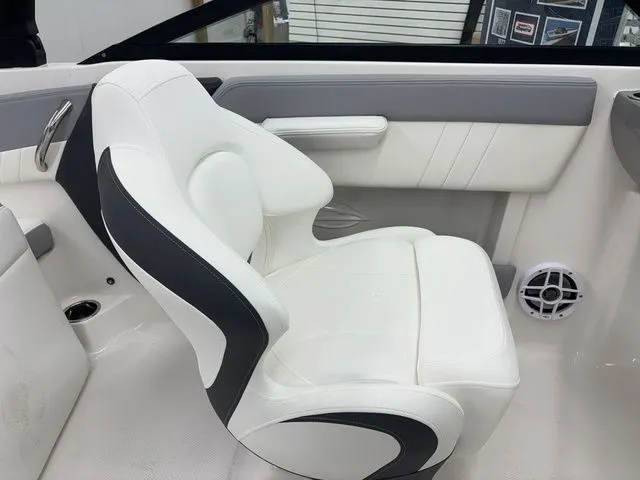 Slide: The Image of Chaparral 21 SSi OB 2026 - 18