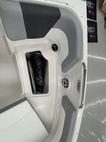 Slide: The Image of Chaparral 21 SSi OB 2026 - 31