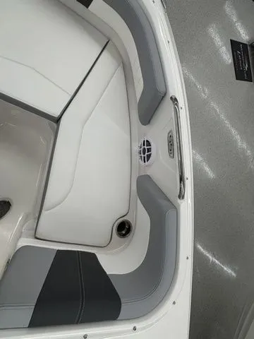 Slide: The Image of Chaparral 21 SSi OB 2026 - 32