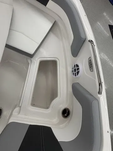 Slide: The Image of Chaparral 21 SSi OB 2026 - 33