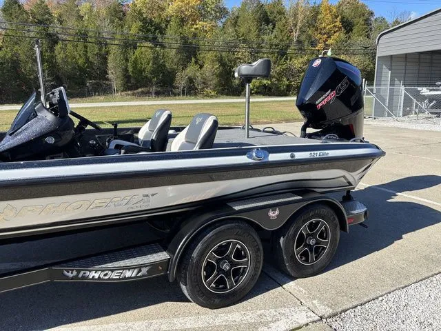 Slide: The Image of Phoenix Bass Boat 921 Elite 2020 - 16