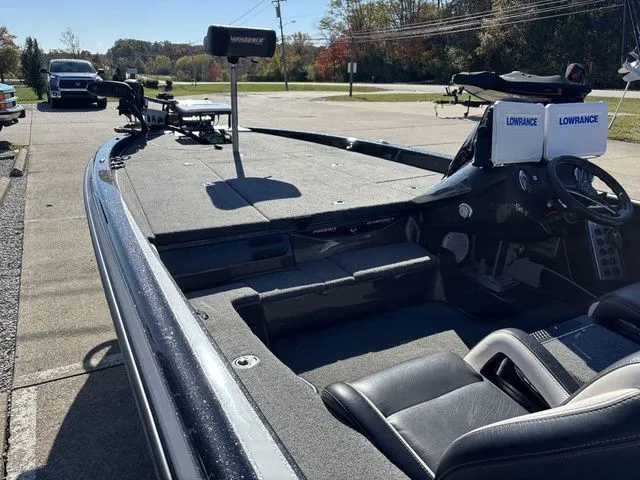 Slide: The Image of Phoenix Bass Boat 921 Elite 2020 - 18