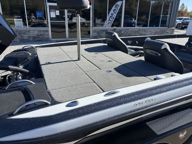 Slide: The Image of Phoenix Bass Boat 921 Elite 2020 - 4