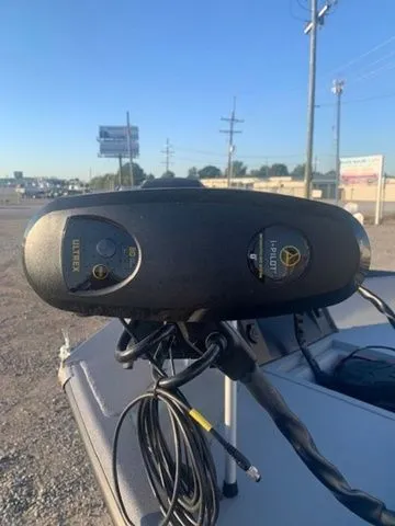 Slide: The Image of Crestliner CFX18 2023 - 5