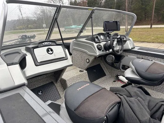 Slide: The Image of Tracker Targa™ V-20 WT 2016 - 14