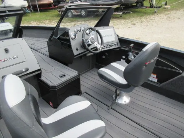 Slide: The Image of Vexus ADX 200 Deep V / Mercury 250 Pro XS/ Garmin Electr 2026 - 17