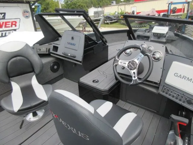 Slide: The Image of Vexus ADX 200 Deep V / Mercury 250 Pro XS/ Garmin Electr 2026 - 18