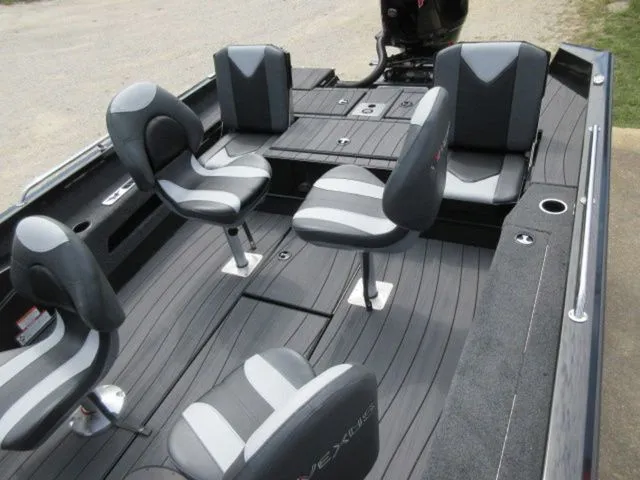 Slide: The Image of Vexus ADX 200 Deep V / Mercury 250 Pro XS/ Garmin Electr 2026 - 32