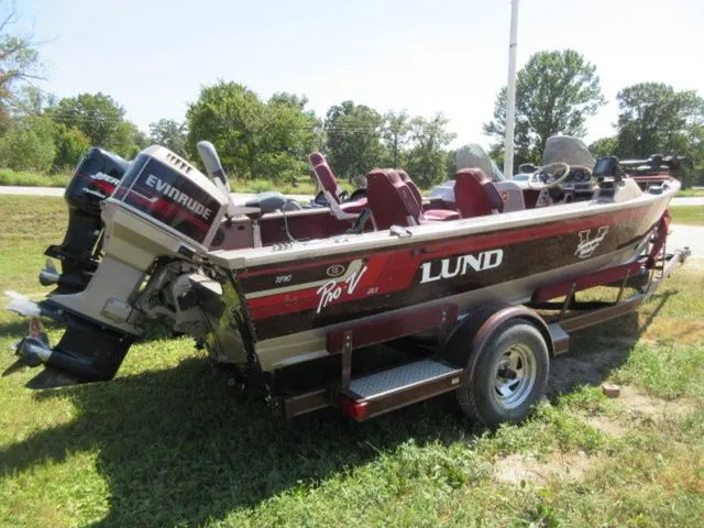 The Image of Lund DEEP V 1890 PRO-V DLX TOURNAMENT SERIES / 150 EVIN 1995 - 1