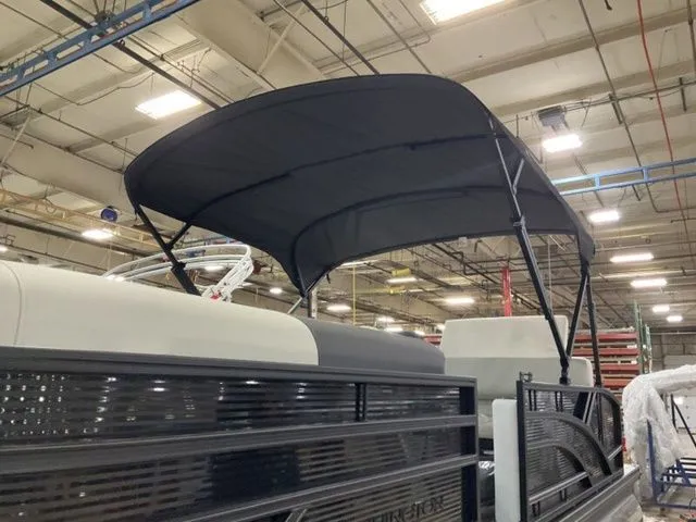 Slide: The Image of Bennington S-One Swingback 22 SSB Tritoon 2026 - 10