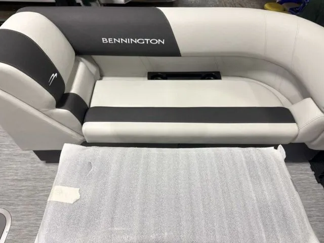 Slide: The Image of Bennington S-One Swingback 22 SSB Tritoon 2026 - 11