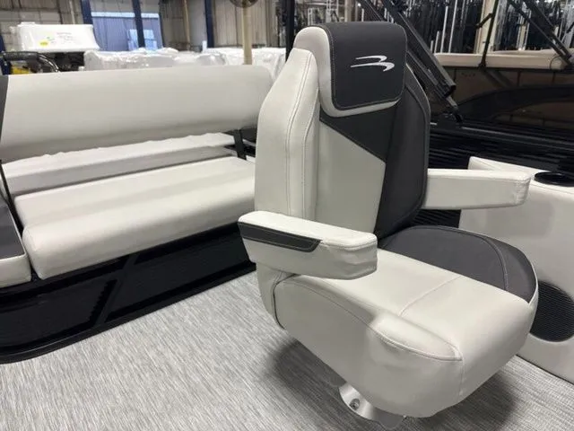 Slide: The Image of Bennington S-One Swingback 22 SSB Tritoon 2026 - 16