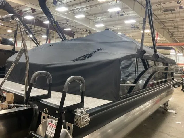 Slide: The Image of Bennington S-One Swingback 22 SSB Tritoon 2026 - 20