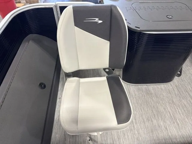 Slide: The Image of Bennington S-One Fish 22 SS Tritoon 2026 - 19