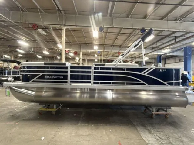 Slide: The Image of Bennington S-One Fish 22 SS Tritoon 2026 - 5