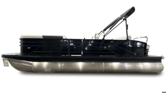 Slide: The Image of Bennington S-One Swingback 22 SSB Tritoon 2026 - 5