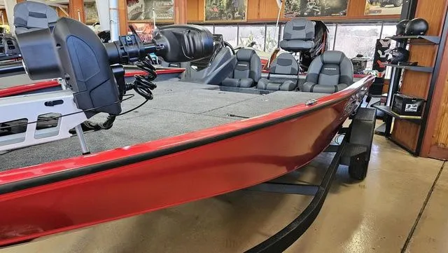 Slide: The Image of Tracker Savage 215 2026 - 10