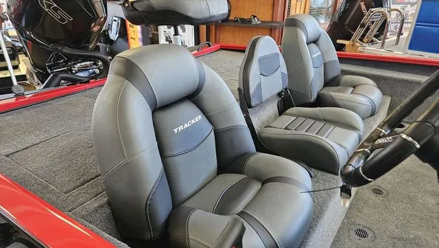 Slide: The Image of Tracker Savage 215 2026 - 17