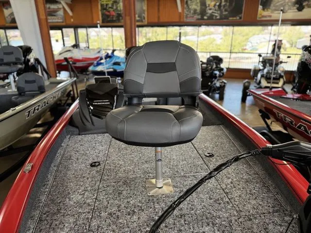 Slide: The Image of Tracker Pro Team 190 TX 2026 - 11