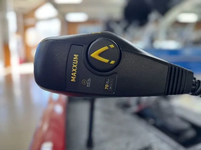 Slide: The Image of Tracker Pro Team 190 TX 2026 - 12