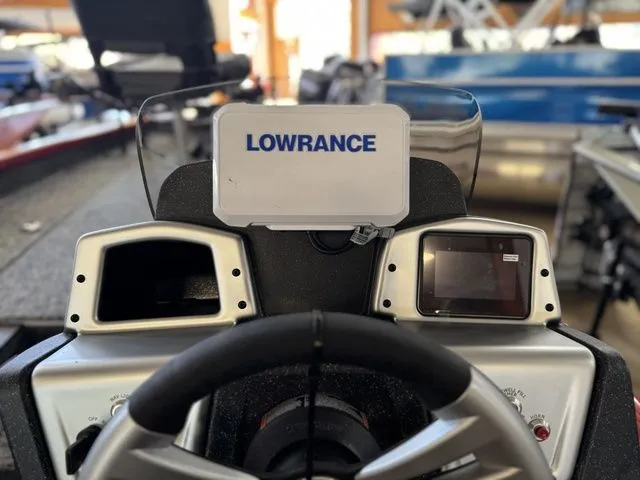 Slide: The Image of Tracker Pro Team 190 TX 2026 - 14