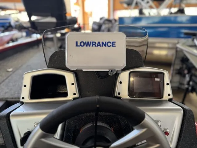 Slide: The Image of Tracker Pro Team 190 TX 2026 - 17