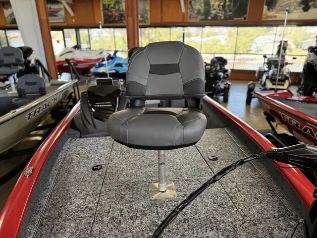 Slide: The Image of Tracker Pro Team 190 TX 2026 - 20