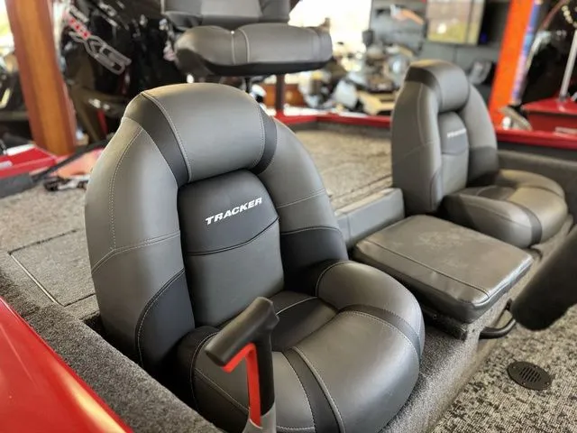 Slide: The Image of Tracker Pro Team 190 TX 2026 - 21