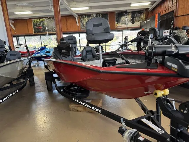 Slide: The Image of Tracker Pro Team 190 TX 2026 - 30