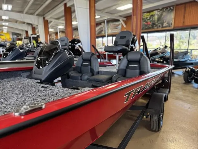 Slide: The Image of Tracker Pro Team 190 TX 2026 - 4