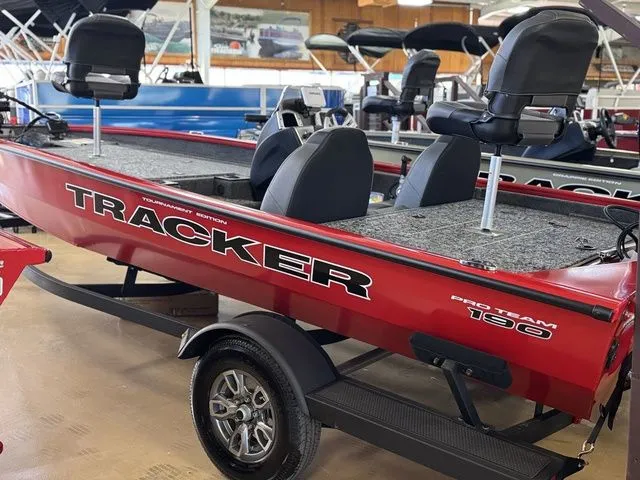 Slide: The Image of Tracker Pro Team 190 TX 2026 - 6