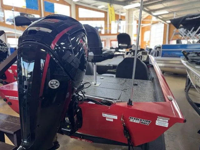 Slide: The Image of Tracker Pro Team 190 TX 2026 - 7