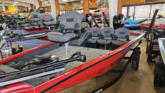 Slide: The Image of Tracker Pro Team 175 TF 2026 - 9