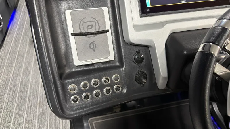 Slide: The Image of Premier 250 INTRIGUE 2020 - 52