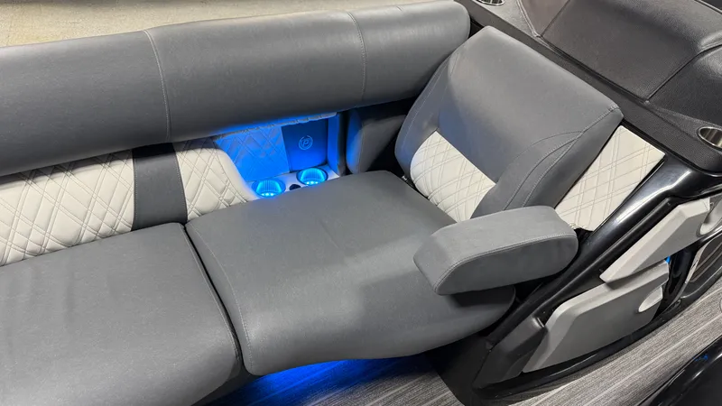 Slide: The Image of Premier 250 INTRIGUE 2020 - 24