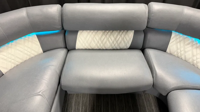 Slide: The Image of Premier 250 INTRIGUE 2020 - 15