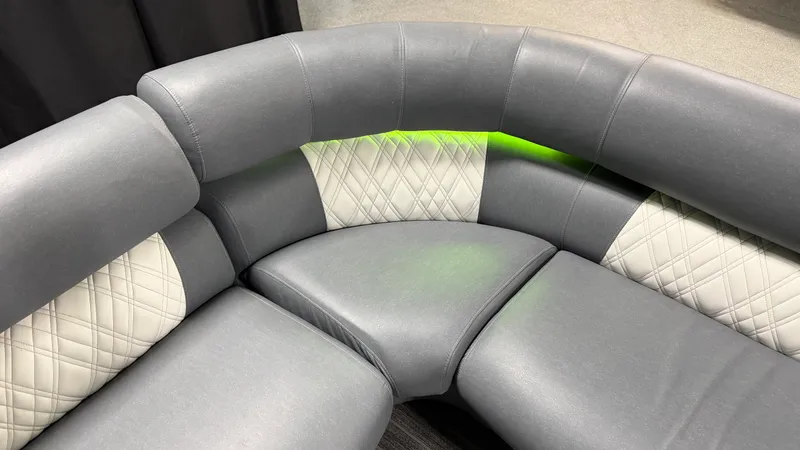 Slide: The Image of Premier 250 INTRIGUE 2020 - 18