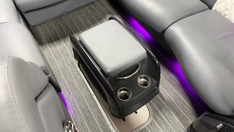 Slide: The Image of Premier 250 INTRIGUE 2020 - 33
